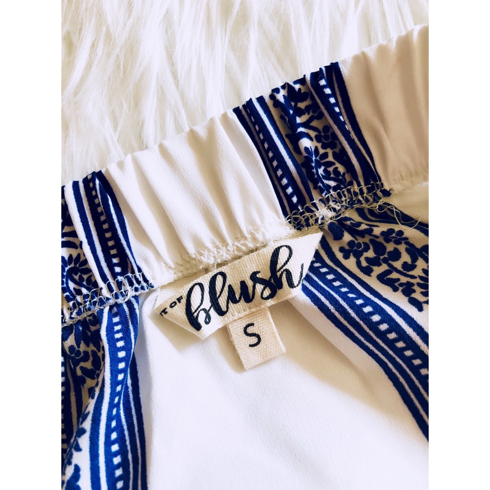 ✨SOLD✨ Off-The-Shoulder Patterned Romper - Picture 4 of 4